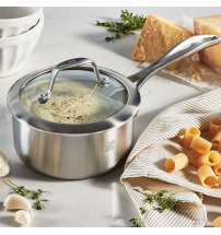 Stainless steel saucepan with lid