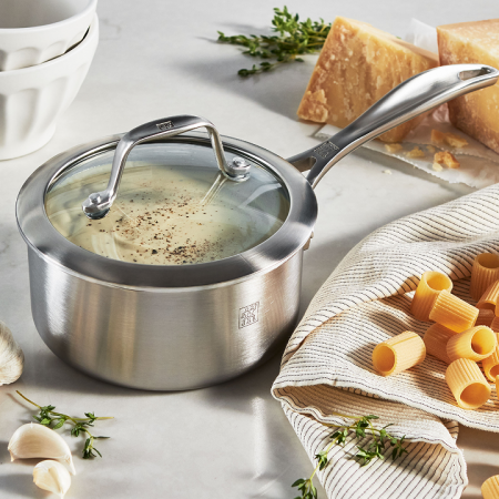 Stainless steel saucepan with lid