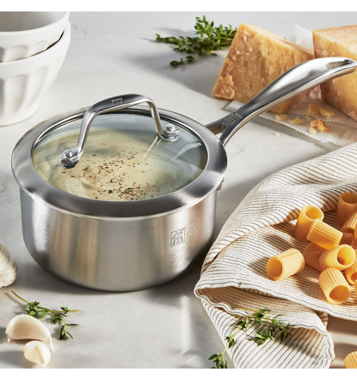 Stainless steel saucepan with lid Stainless steel saucepan with lid